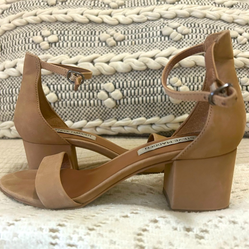 Steve Madden Irenee block heel in sand buck color